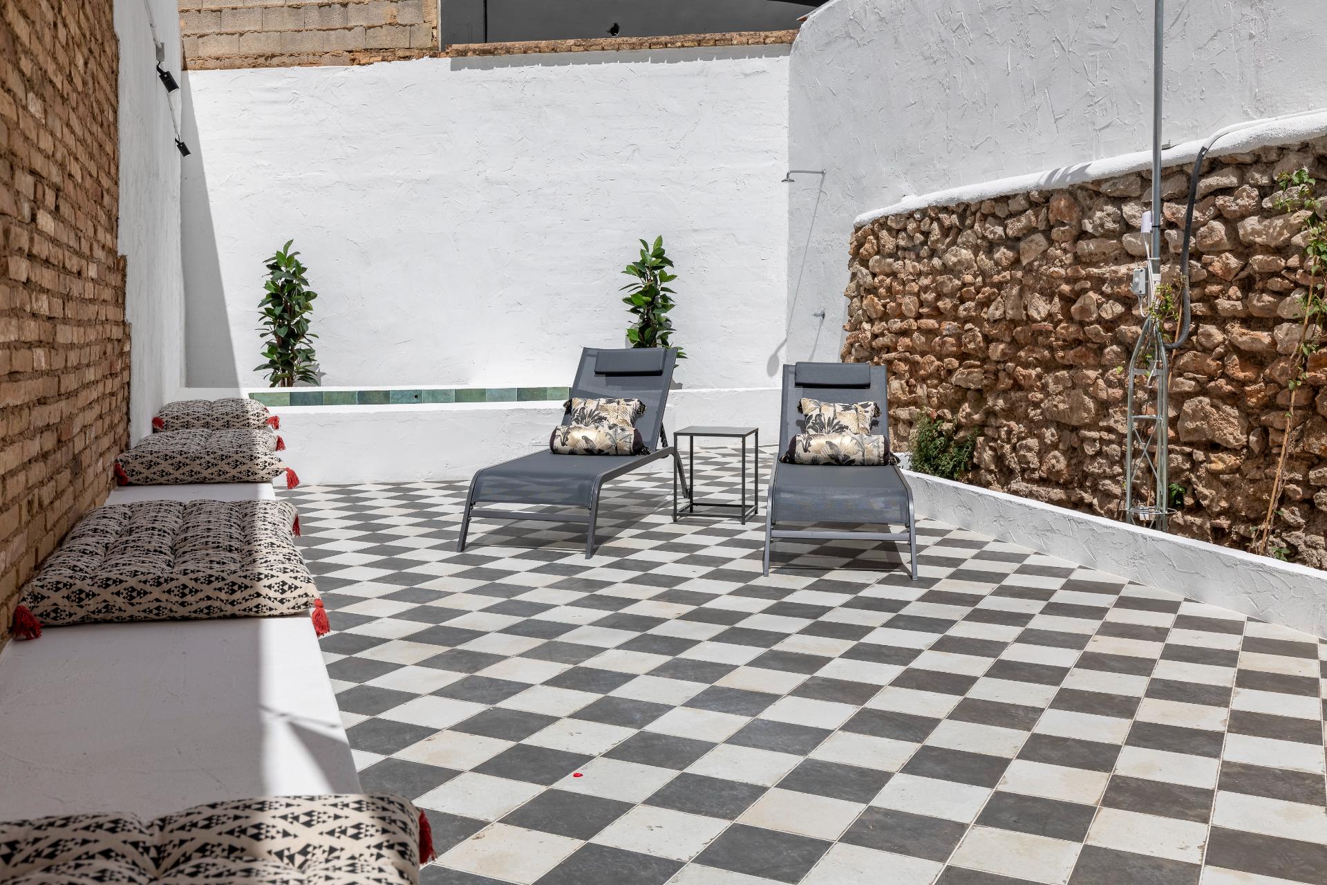 Patraix style_Patio-13