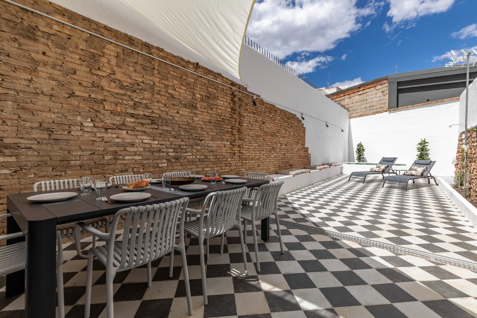 Patraix style_Patio-2