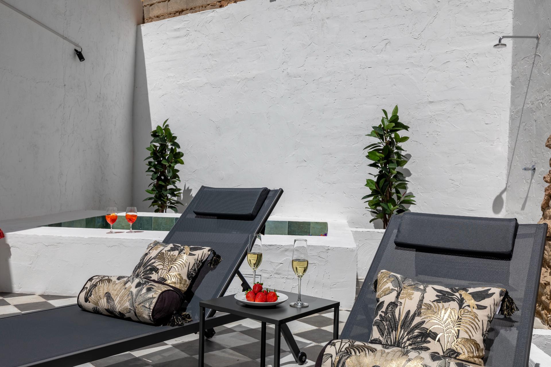 Patraix style_Patio-20