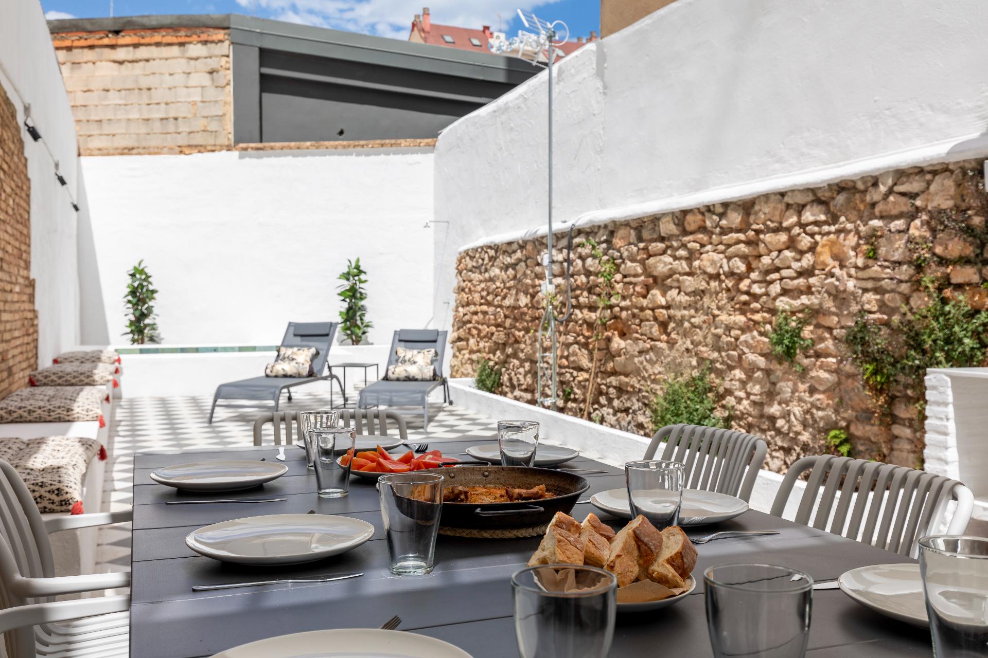 Patraix style_Patio-3