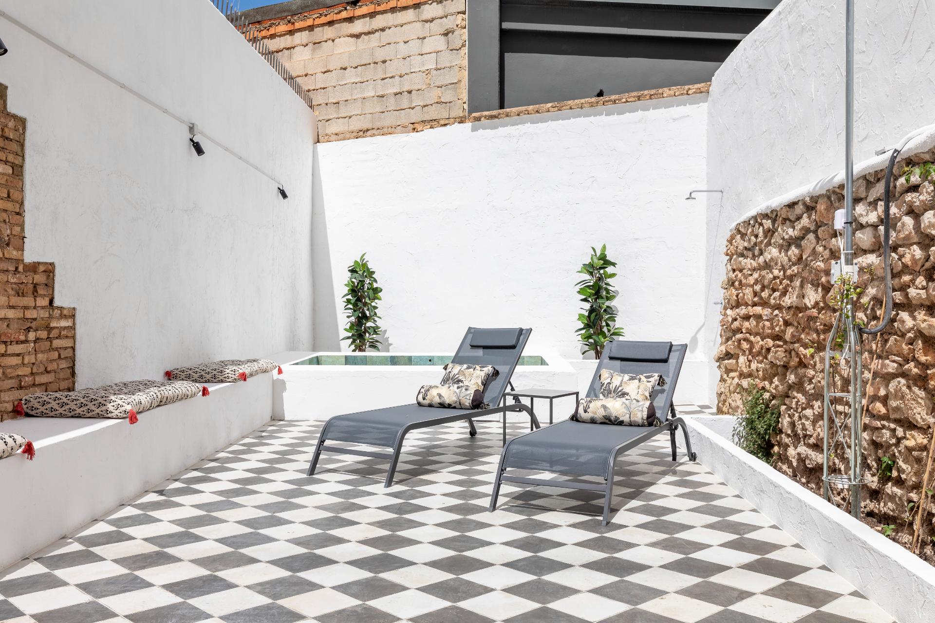 Patraix style_Patio-4