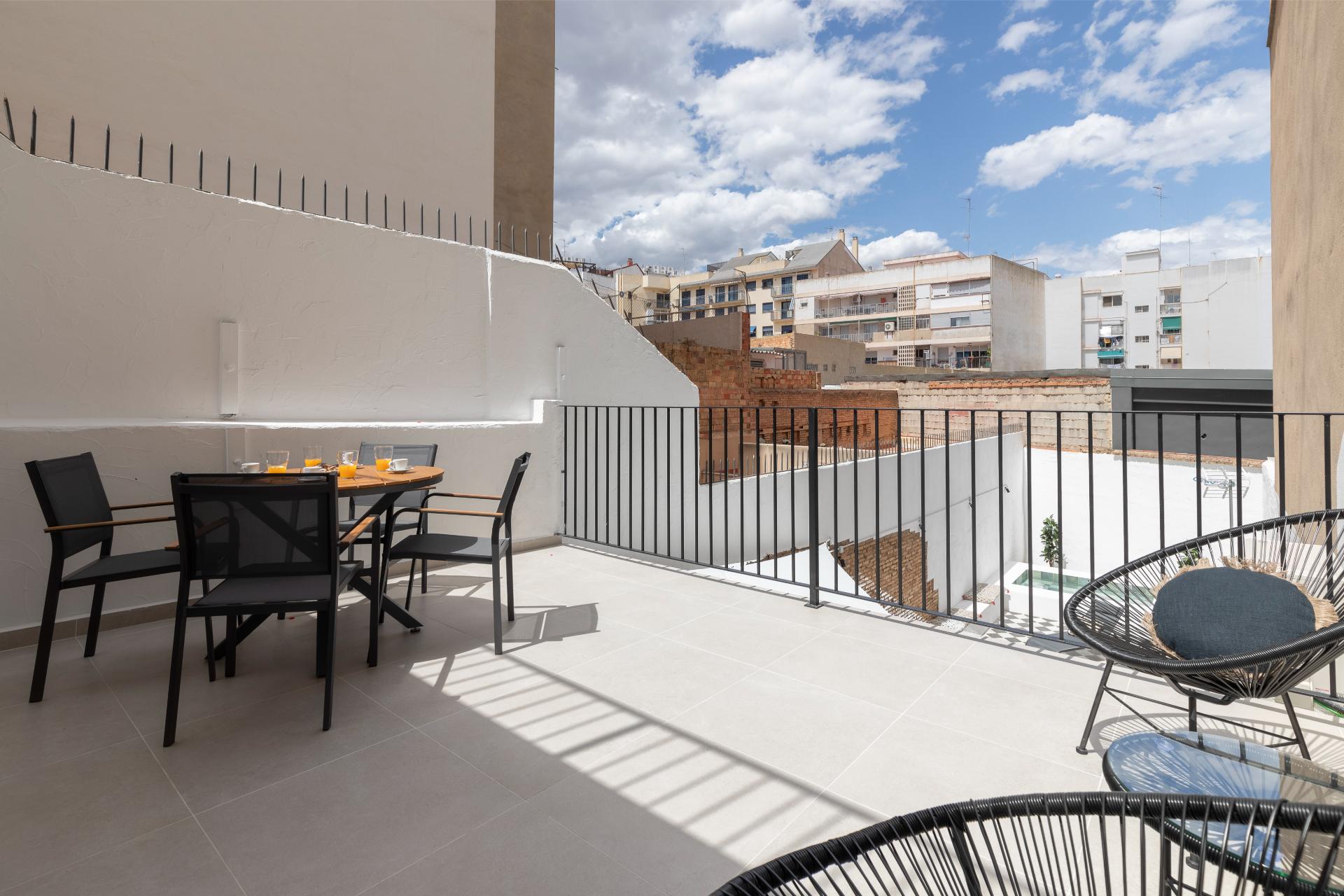 Patraix I Habitacion 2 - terraza y vistas-1
