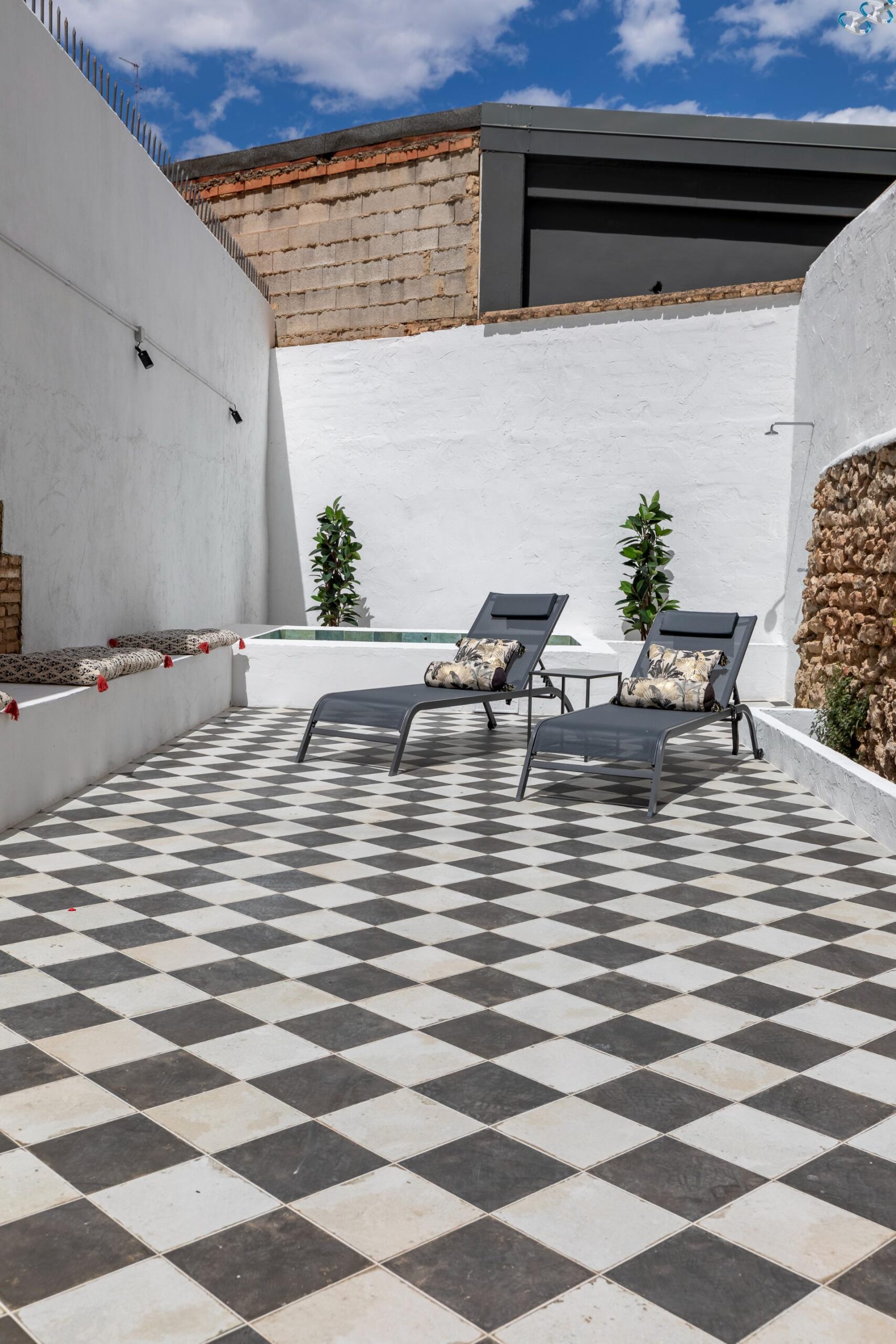 Patraix-style_Patio-14